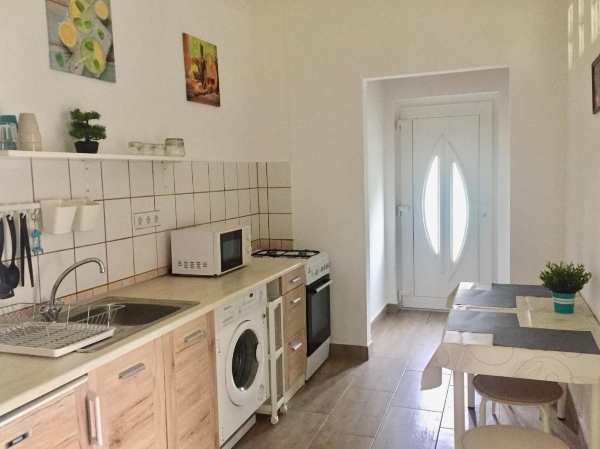 Lelle-Kert Apartman 01 Balatonlelle Exterior foto